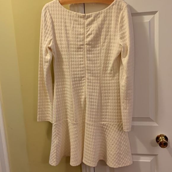 Venus size 10 longsleeve dress. Ruffle bottom and ribbed/waffle material - Picture 2 of 6